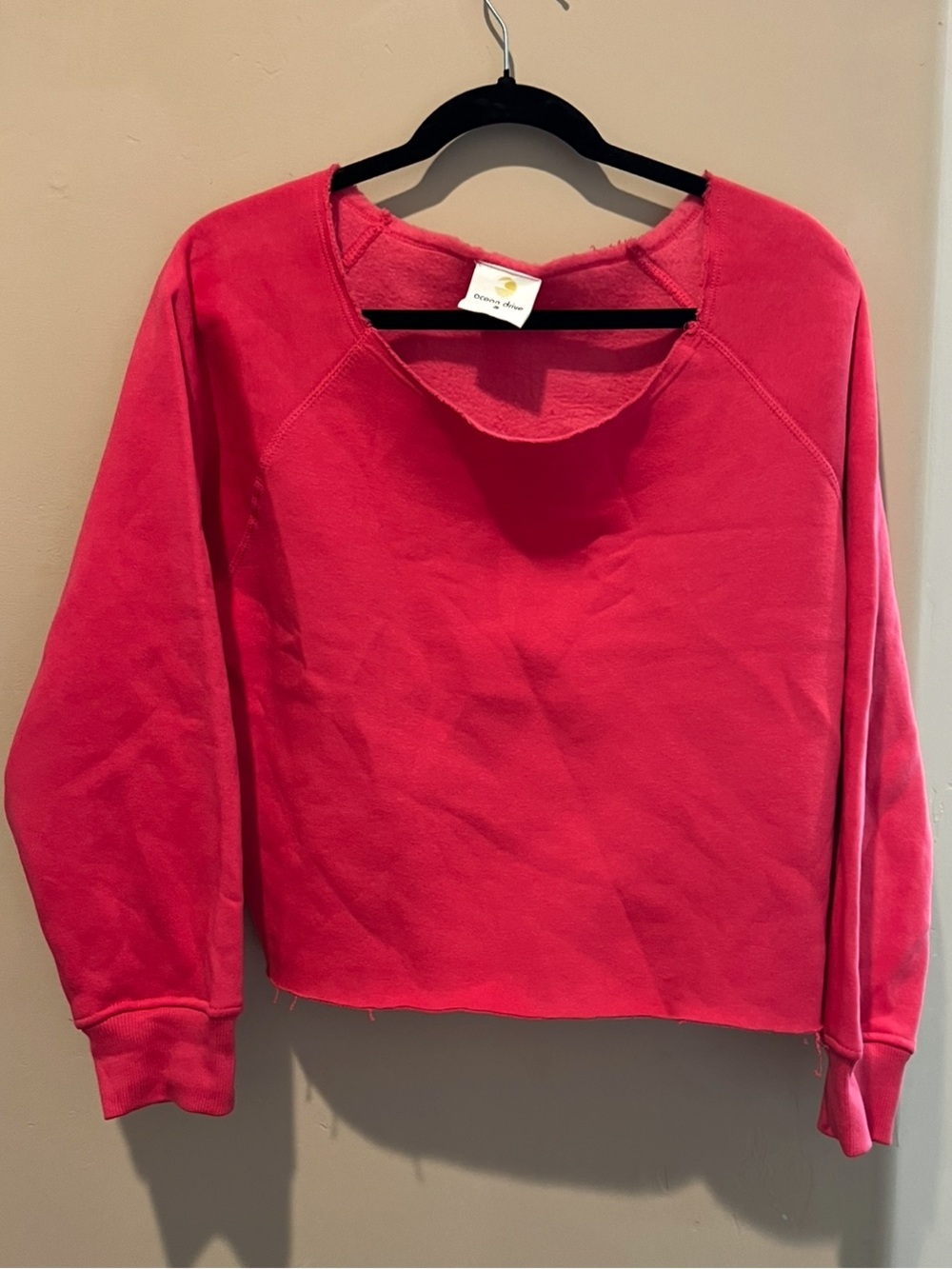 Ocean Drive Cropped Crewneck Sweatshirt in Bright Pink